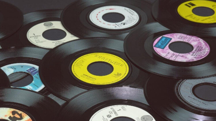 Vinyl in the Digital Age: 4 Factors That Make Vinyl Records Stand
